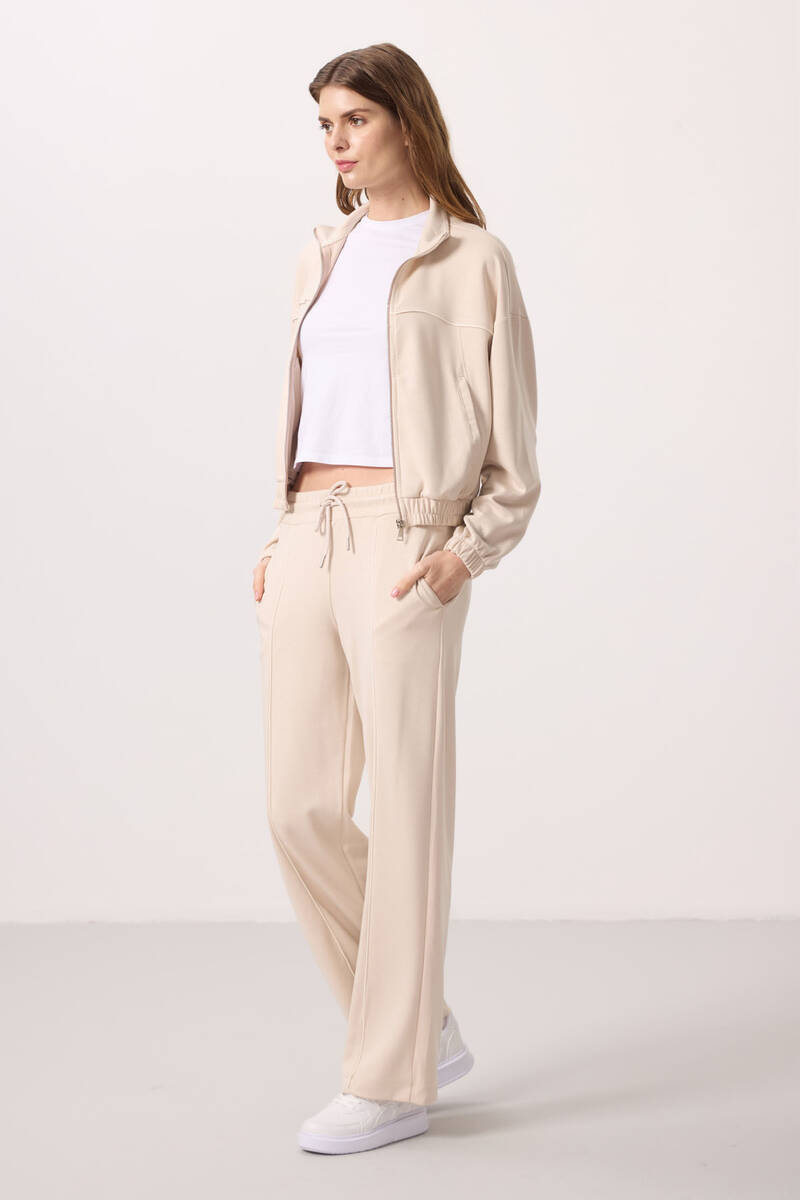 TOMMYLIFE - Tommylife Toptan Yumuşak Dokulu Dik Yaka Oversize Lastikli Kadın Eşofman Takım - 95349 Bej