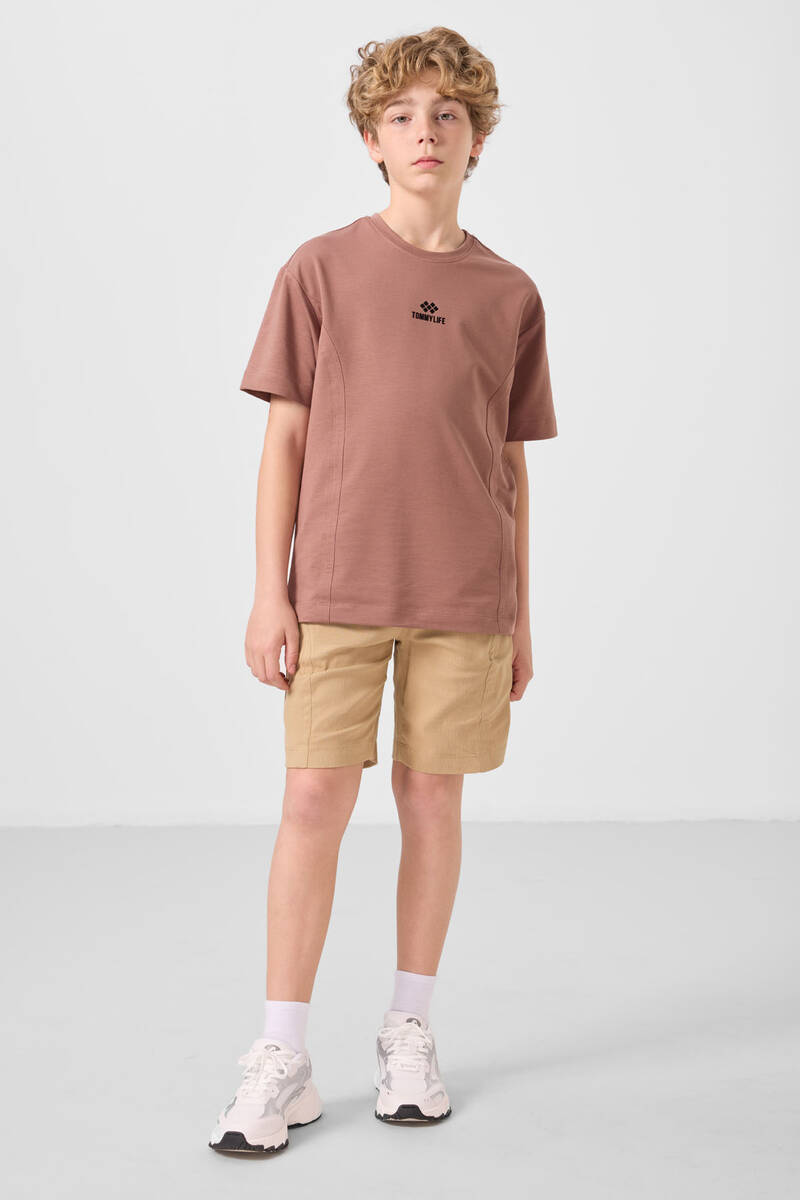 TOMMYLIFE - Tommylife Toptan Pamuklu Oversize Fit Dokuma Hafif Esnek Chino Erkek Çocuk Şort Takım 11276 Tarçın-Koyu Bej