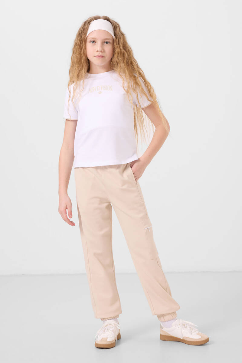 TOMMYLIFE - Tommylife Toptan O Yaka Baskılı Lastik Paça Kargo Cepli Kız Çocuk Eşofman Takım 75173 Beyaz Bej