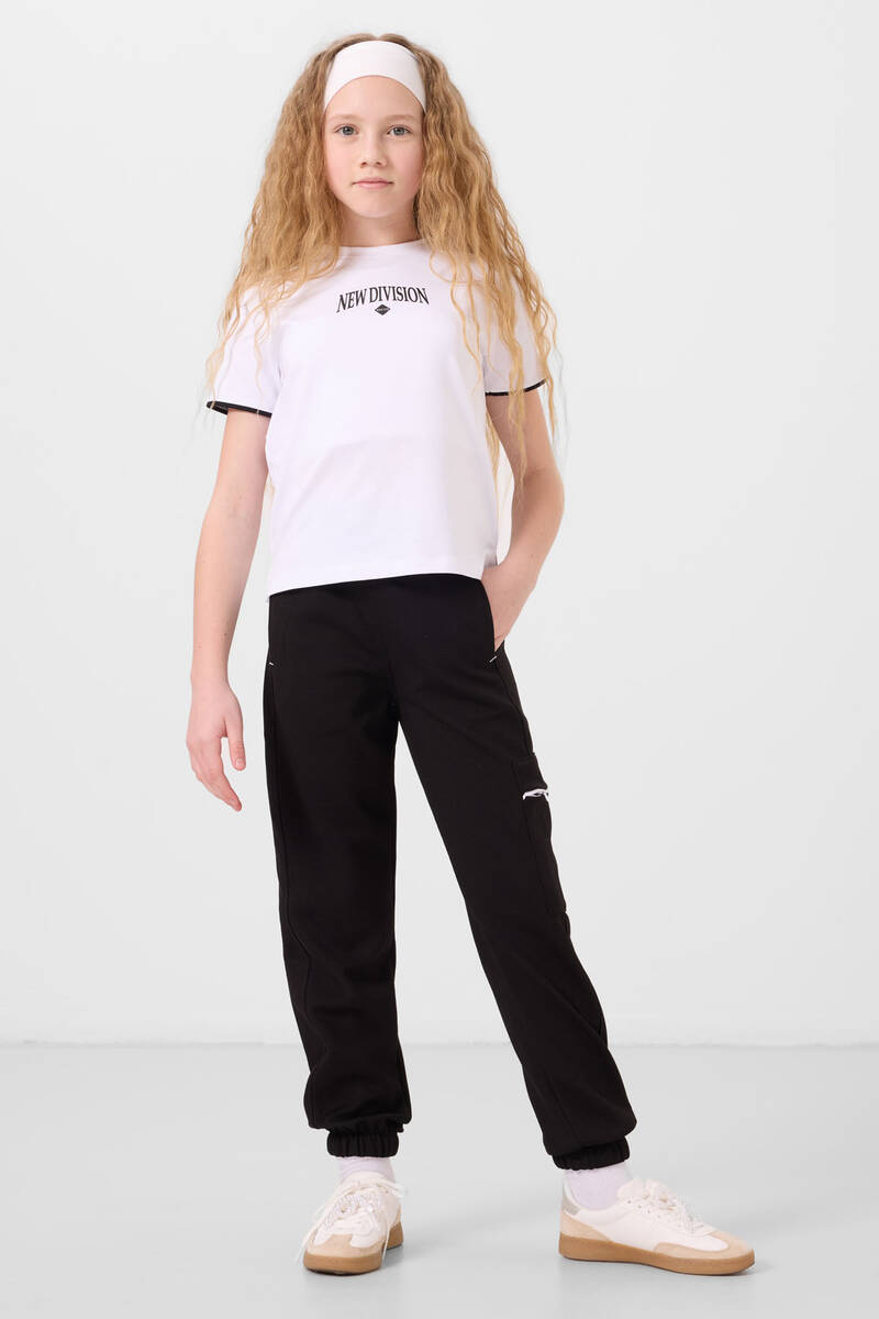 TOMMYLIFE - Tommylife Toptan O Yaka Baskılı Lastik Paça Kargo Cepli Kız Çocuk Eşofman Takım 75173 Beyaz Siyah