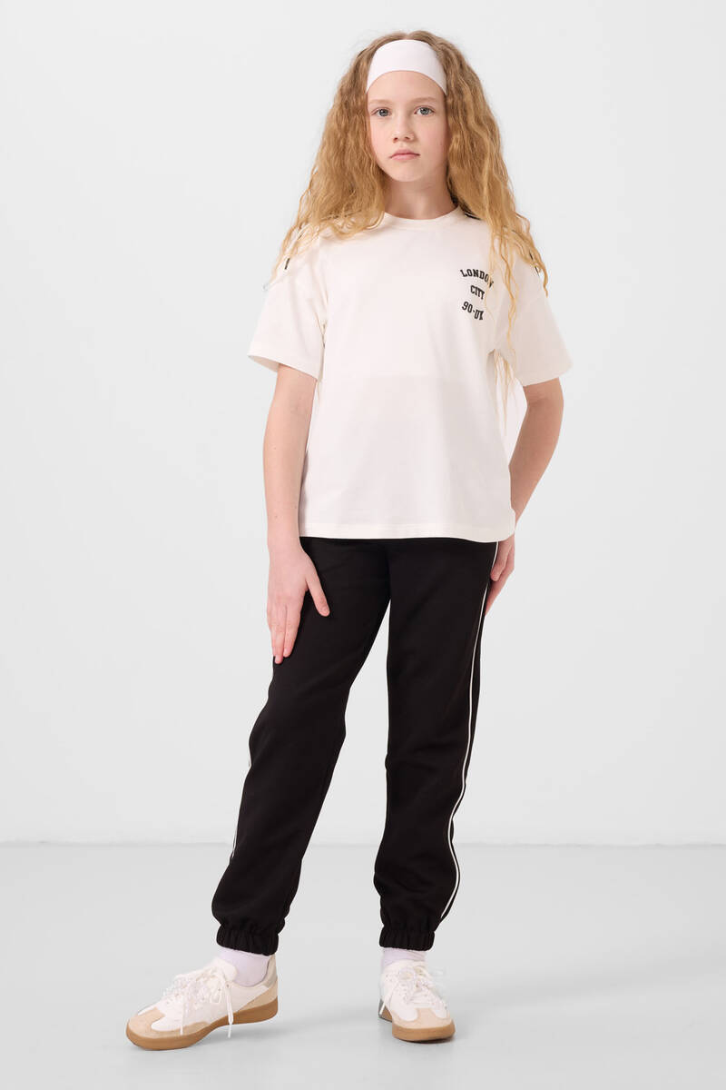 TOMMYLIFE - Tommylife Toptan O Yaka Baskılı Lastik Paçalı Standart Fit Kız Çocuk Eşofman Takım 75186 Ekru Siyah