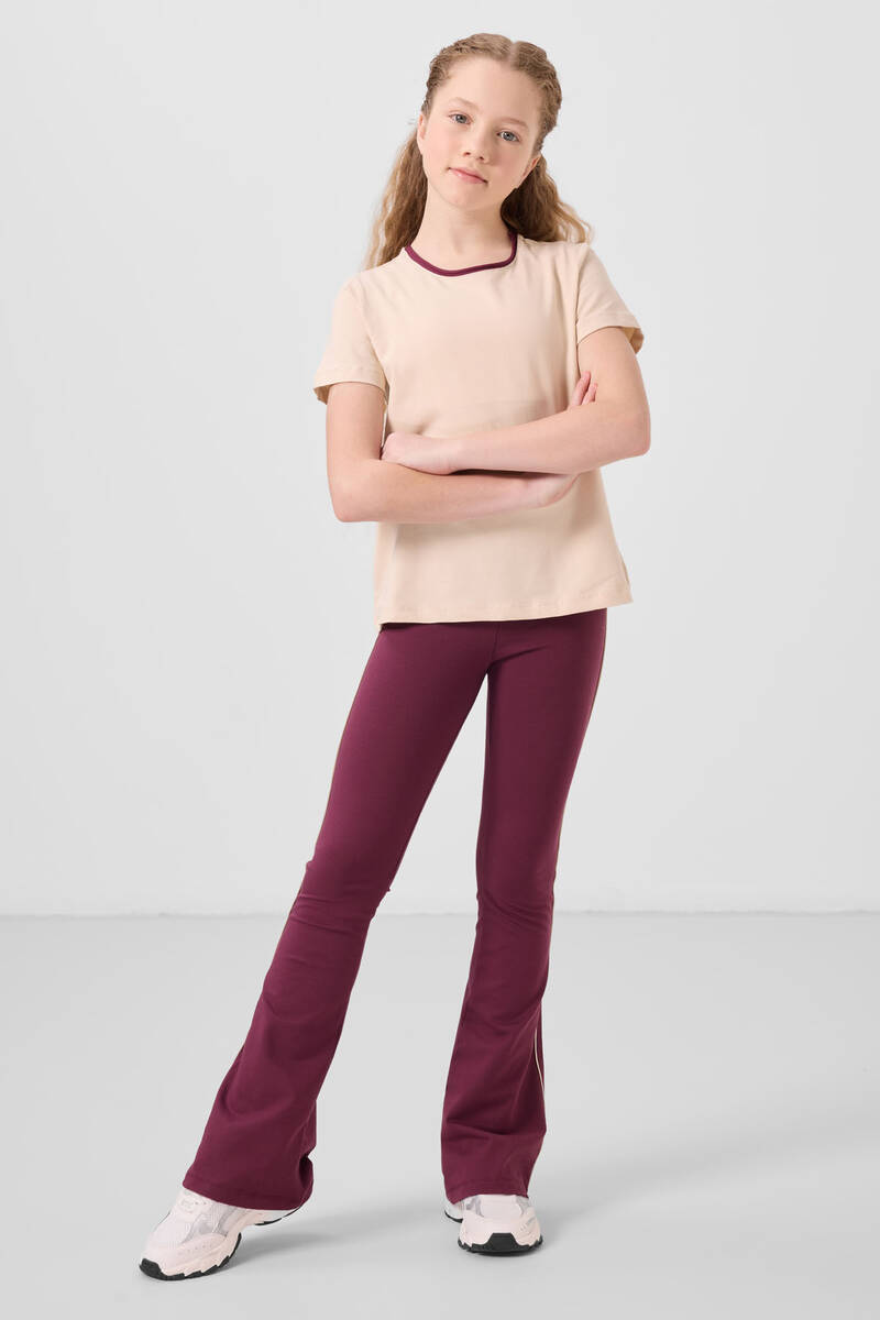 TOMMYLIFE - Tommylife Toptan Pamuklu O Yaka Standart Fit Basic İspanyol Paça Kız Çocuk Tayt Takım 75192 Bej Bordo