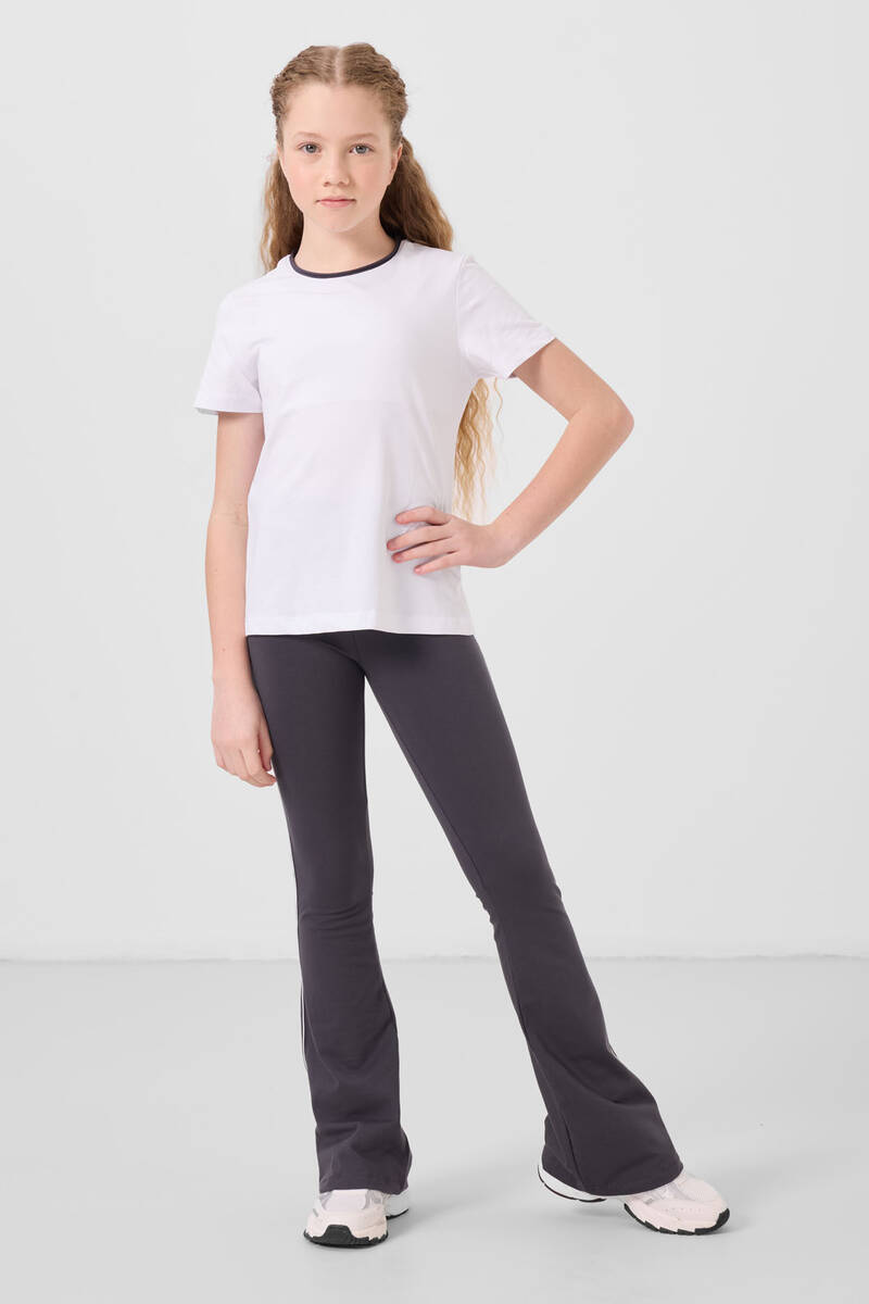 TOMMYLIFE - Tommylife Toptan Pamuklu O Yaka Standart Fit Basic İspanyol Paça Kız Çocuk Tayt Takım 75192 Beyaz Antrasit