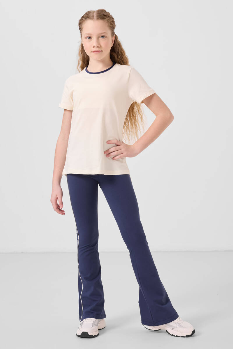 TOMMYLIFE - Tommylife Toptan Pamuklu O Yaka Standart Fit Basic İspanyol Paça Kız Çocuk Tayt Takım 75192 Ekru İndigo