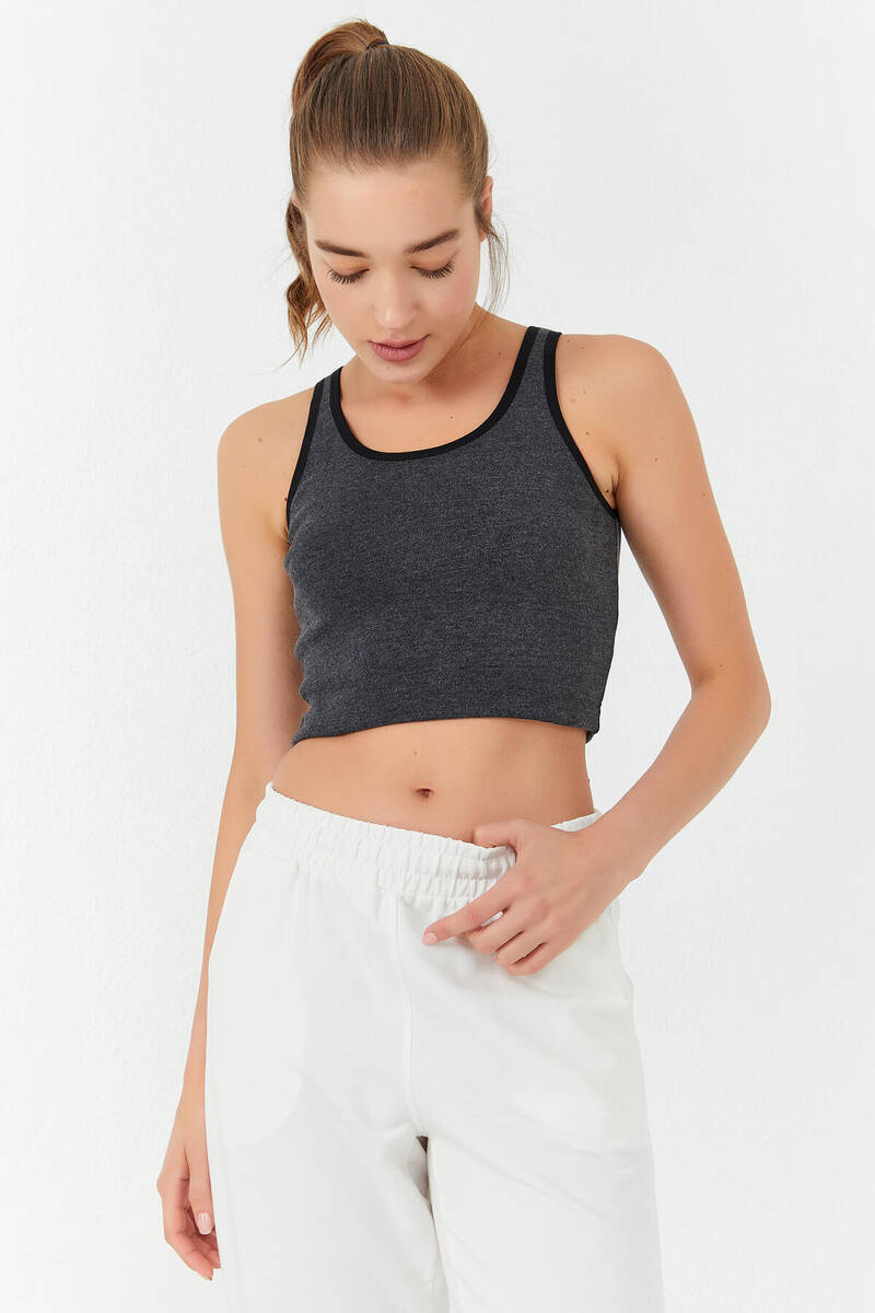 TOMMYLIFE - Tommylife Toptan Antrasit Melanj Basic Sıfır Kol Dar Kalıp U Yaka Kadın Crop Top Atlet - 97162
