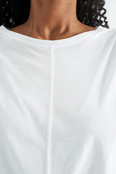 Tommylife Toptan Beyaz Vatka Omuz Detaylı O Yaka Rahat Kalıp Kadın T-Shirt - 02185 - Thumbnail
