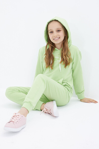 Tommylife Toptan Fıstık Yeşil Yazı Nakışlı Kapüşonlu Basic Rahat Form Kız Çocuk Eşofman Takım - 75055 - Thumbnail