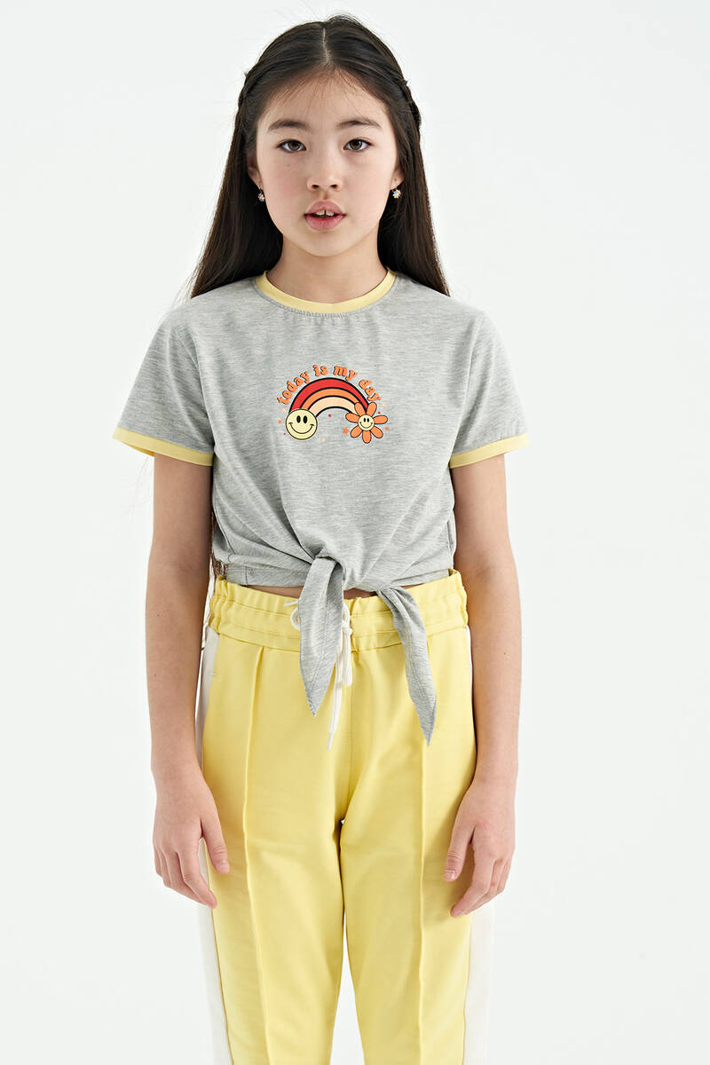 TOMMYLIFE - Tommylife Toptan Gri Melanj Baskı Detaylı O Yaka Çok Renkli Bağlama Detaylı Kız Çocuk T-Shirt - 75113