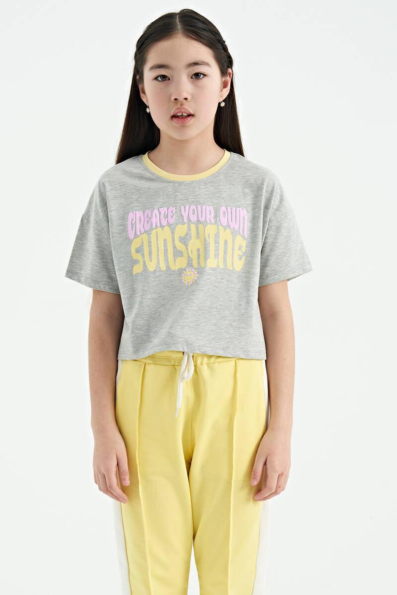 TOMMYLIFE - Tommylife Toptan Gri Melanj Renkli Yazı Baskılı O Yaka Oversize Kısa Kollu Kız Çocuk T-Shirt - 75111