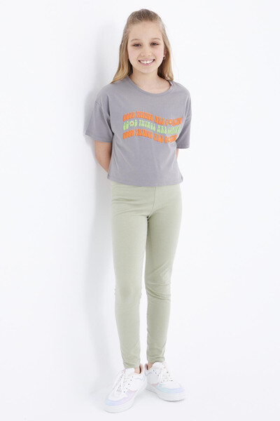 Tommylife Toptan Gri Oversize Renkli Yazı Baskılı Düşük Omuz O Yaka Kız Çocuk Crop T-Shirt - 75038 - Thumbnail