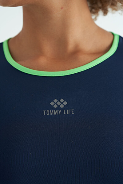 Tommylife Toptan İndigo Bel Bağlama Detaylı O Yaka Standart Kalıp Dalgıç Kumaş Kadın Crop T-Shirt - 97266 - Thumbnail