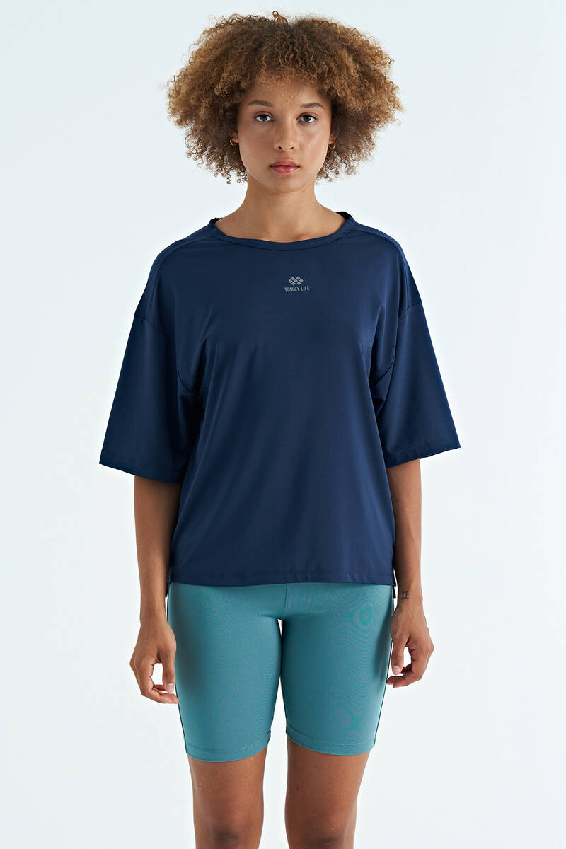 TOMMYLIFE - Tommylife Toptan İndigo O Yaka Baskı Detaylı Oversize Kısa Kol Kadın T-Shirt - 97263