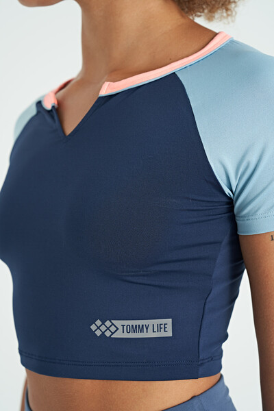 Tommylife Toptan İndigo Renk Bloklu Logo Baskılı O Yaka Dar Kalıp Kadın Crop T-Shirt - 97270 - Thumbnail