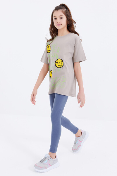 Tommylife Toptan Koyu Bej Oversize Emoji Baskılı O Yaka Düşük Omuz Kız Çocuk T-Shirt - 75042 - Thumbnail