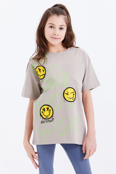 Tommylife Toptan Koyu Bej Oversize Emoji Baskılı O Yaka Düşük Omuz Kız Çocuk T-Shirt - 75042 - Thumbnail