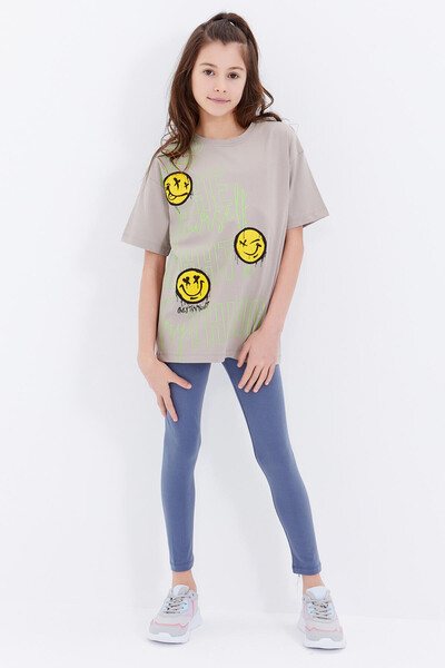 Tommylife Toptan Koyu Bej Oversize Emoji Baskılı O Yaka Düşük Omuz Kız Çocuk T-Shirt - 75042 - Thumbnail