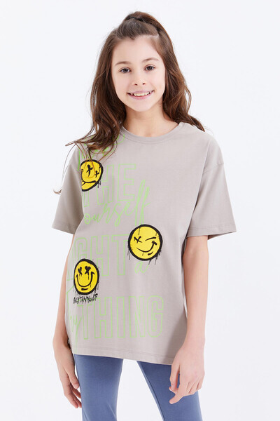 Tommylife Toptan Koyu Bej Oversize Emoji Baskılı O Yaka Düşük Omuz Kız Çocuk T-Shirt - 75042 - Thumbnail