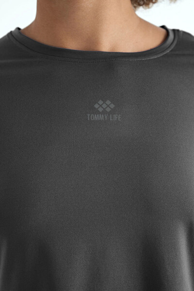 Tommylife Toptan Koyu Gri Logo Baskılı O Yaka Düşük Kol Oversize Kadın Crop T-Shirt - 97262 - Thumbnail