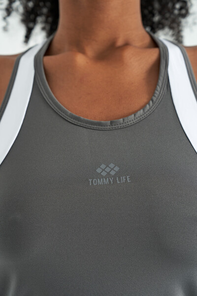 Tommylife Toptan Koyu Gri Sırt Renk Detaylı Logo Baskılı Standart Kalıp Kadın Spor Atlet - 97257 - Thumbnail