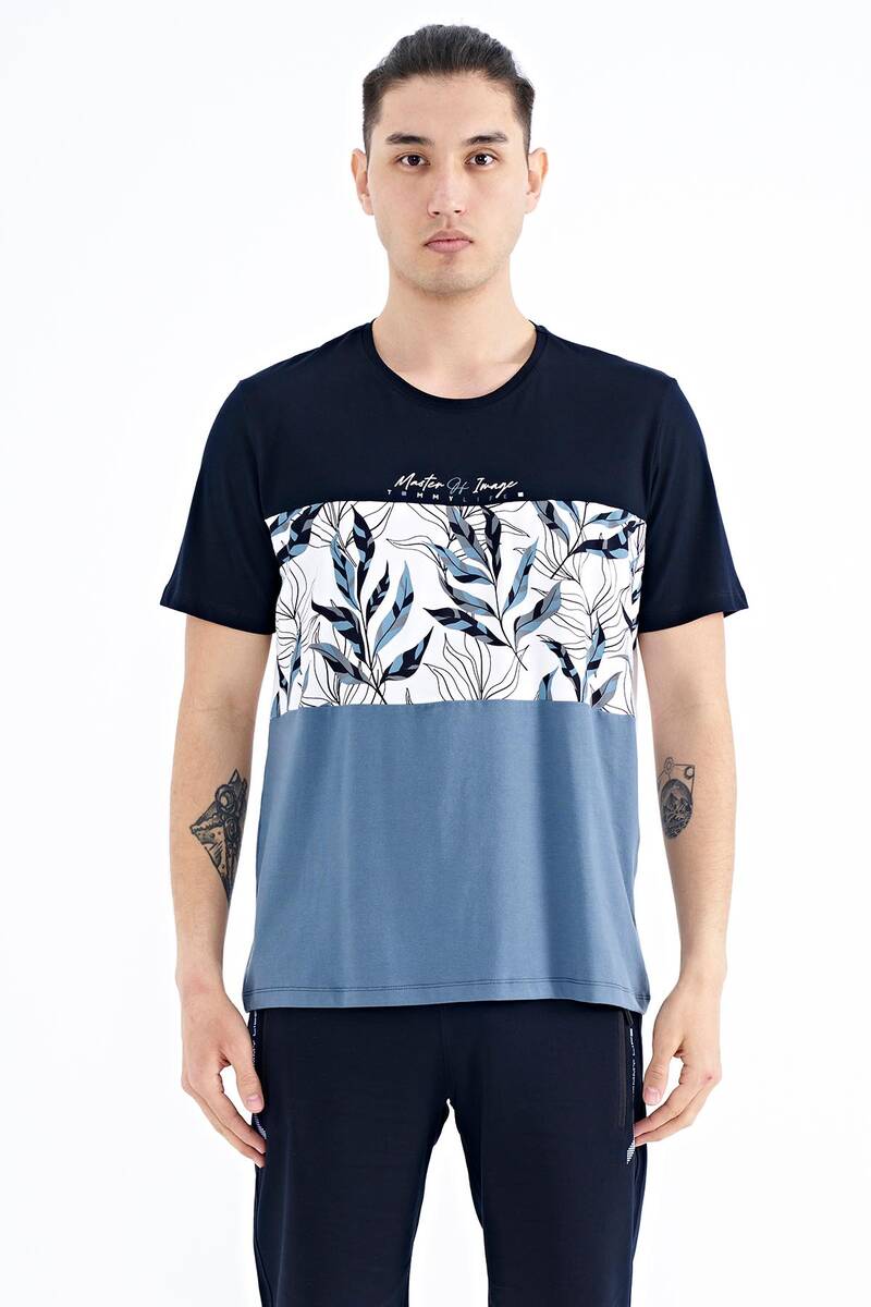 TOMMYLIFE - Tommylife Toptan Lacivert Renk Geçişli Baskı Detaylı O Yaka Standart Kalıp Erkek T-Shirt - 88177