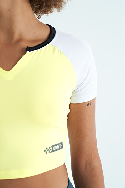 Tommylife Toptan Limon Renk Bloklu Logo Baskılı O Yaka Dar Kalıp Kadın Crop T-Shirt - 97270 - Thumbnail