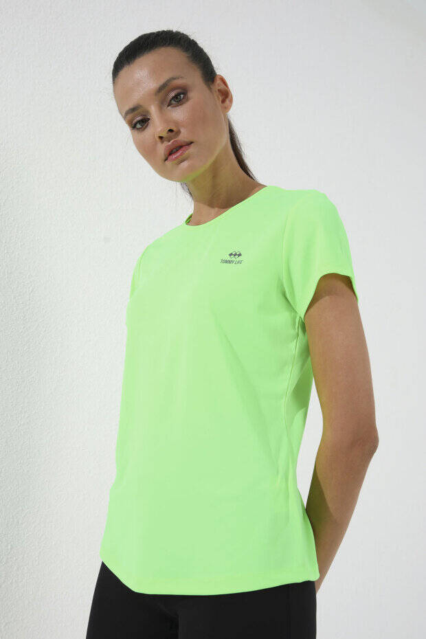 TOMMYLIFE - Tommylife Toptan Neon Yeşil Basic Kısa Kol Standart Kalıp O Yaka Kadın T-Shirt - 97144