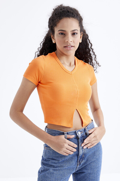 Tommylife Toptan Oranj Basic Önü Yırtmaçlı V Yaka Kadın Crop Top T-Shirt - 97206 - Thumbnail