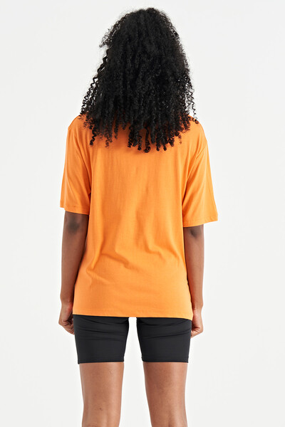 Tommylife Toptan Oranj Baskı Detaylı Oversize O Yaka Basic Kadın T-Shirt - 02181 - Thumbnail