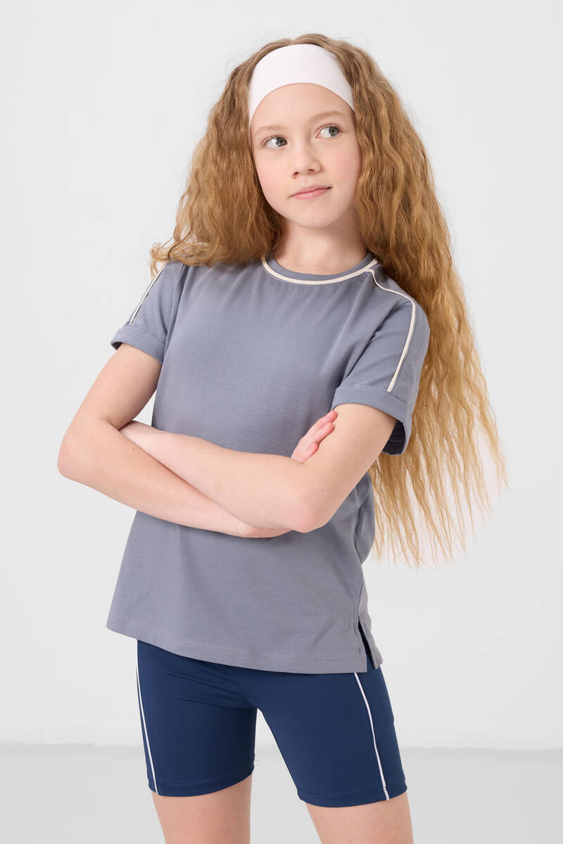 TOMMYLIFE - Tommylife Toptan Pamuklu O Yaka Oversize Fit Baskılı Kız Çocuk T Shirt 75177 Koyu Mavi