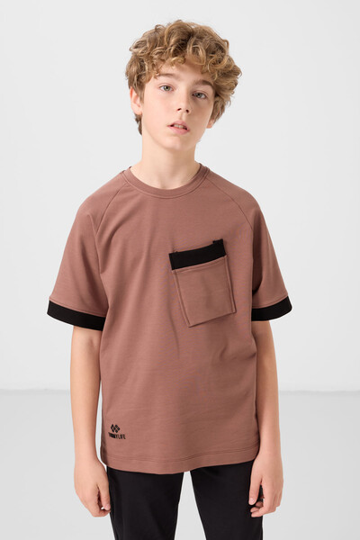 Tommylife Toptan Pamuklu Yumuşak Dokulu Oversize Cep Detaylı Erkek Çocuk T-Shirt 11295 Tarçın - Thumbnail