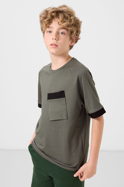 Tommylife Toptan Pamuklu Yumuşak Dokulu Oversize Cep Detaylı Erkek Çocuk T-Shirt 11295 Haki - Thumbnail