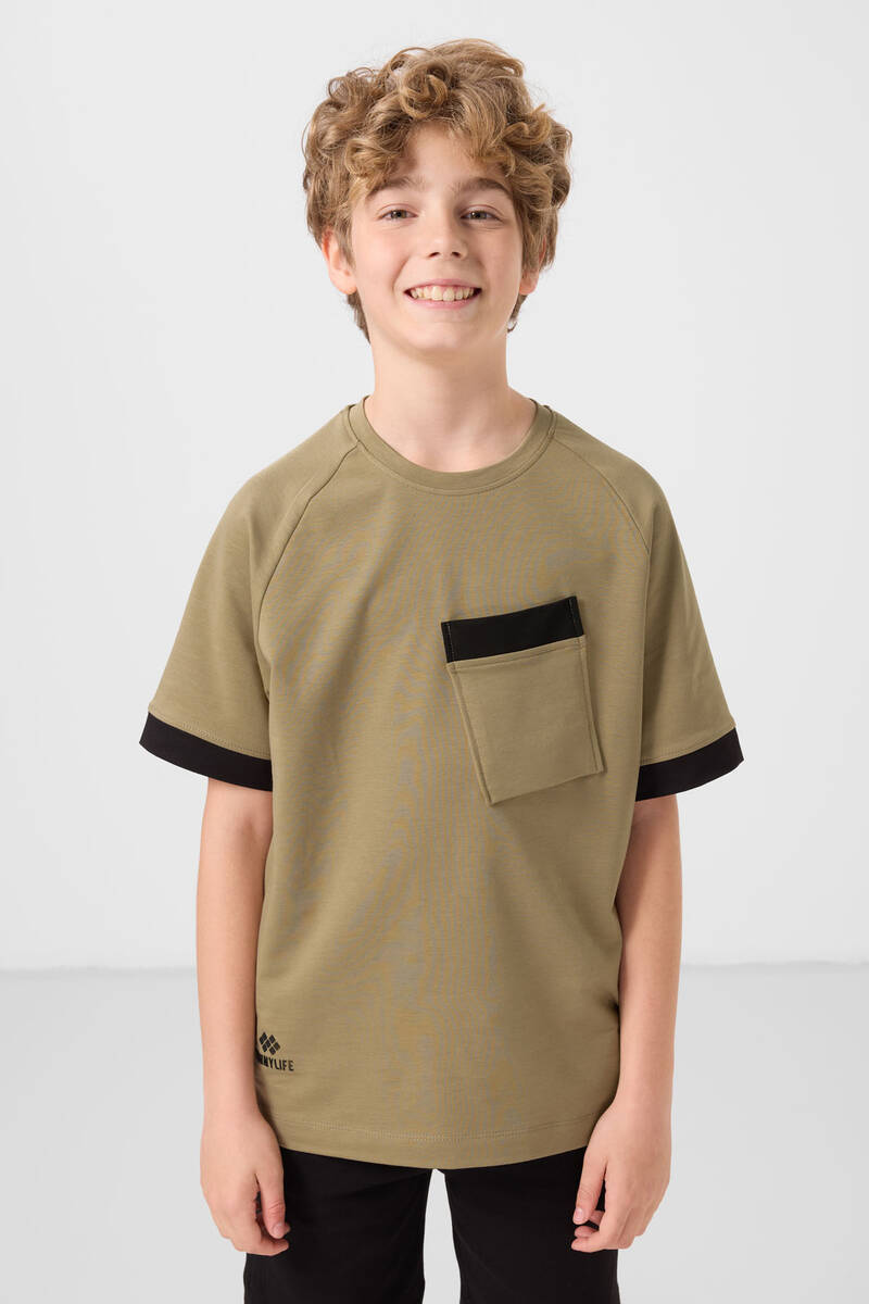 TOMMYLIFE - Tommylife Toptan Pamuklu Yumuşak Dokulu Oversize Cep Detaylı Erkek Çocuk T-Shirt 11295 Koyu Bej