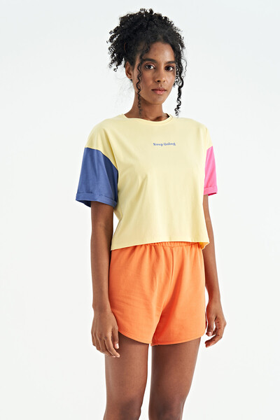 Tommylife Toptan Sarı Üç Renk Düşük Omuzlu Oversize Baskılı Crop Kadın T-Shirt - 02266 - Thumbnail