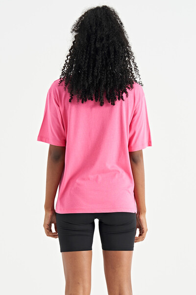 Tommylife Toptan Şeker Pembe Baskı Detaylı Oversize O Yaka Basic Kadın T-Shirt - 02181 - Thumbnail