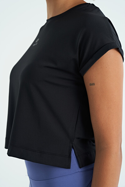 Tommylife Toptan Siyah Logo Baskılı O Yaka Düşük Kol Oversize Kadın Crop T-Shirt - 97262 - Thumbnail