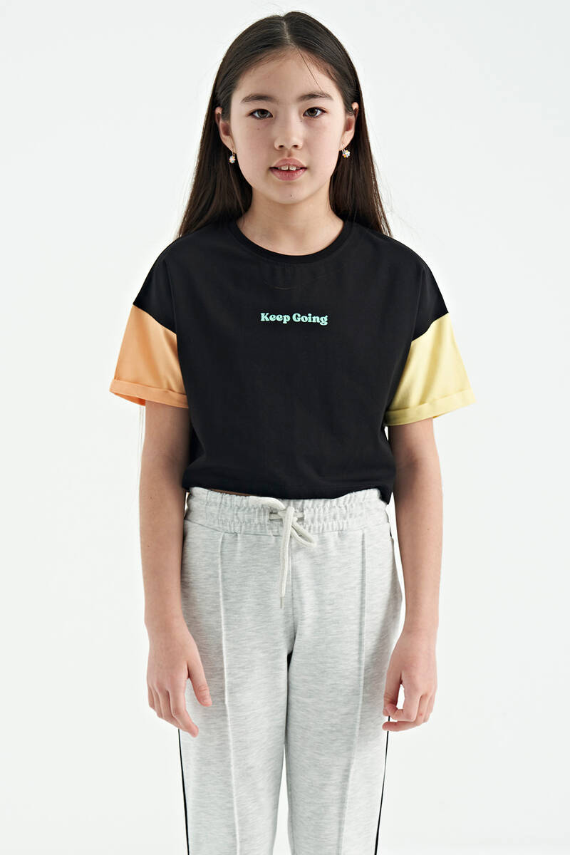 TOMMYLIFE - Tommylife Toptan Siyah Yazı Baskılı O Yaka Düşük Omuzlu Oversize Kız Çocuk T-Shirt - 75130