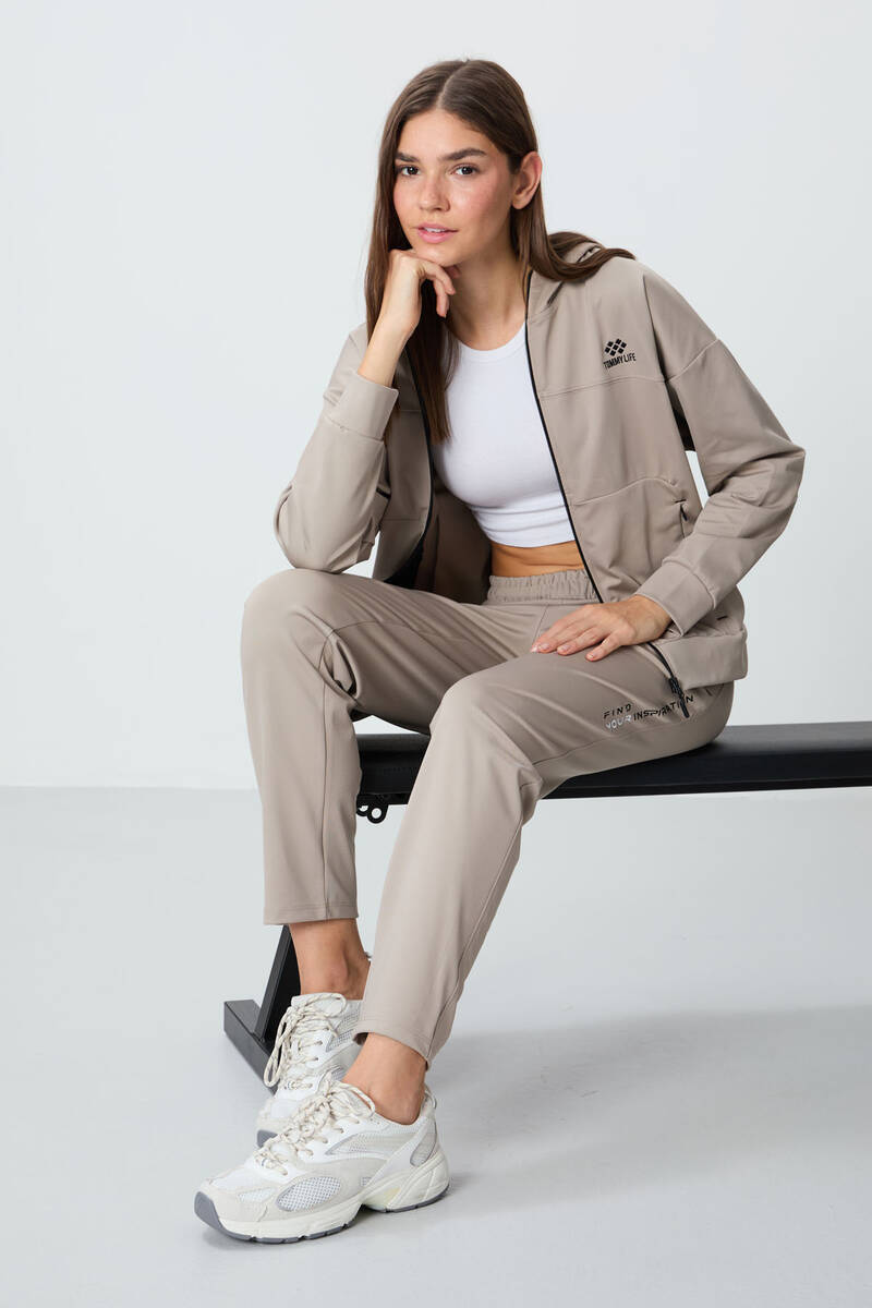 TOMMYLIFE - Tommylife Toptan Standart Kalıp Kapüşonlu Kadın Eşofman Takımı 95306 Koyu Bej