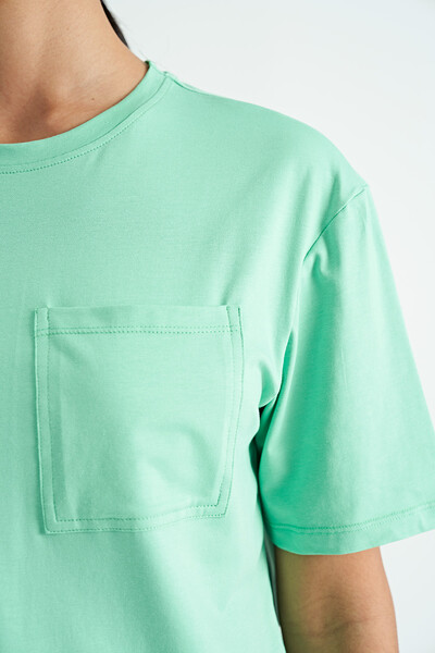 Tommylife Toptan Su Yeşili Düşük Omuzlu Cep Detaylı Oversize Kadın T-Shirt - 02268 - Thumbnail