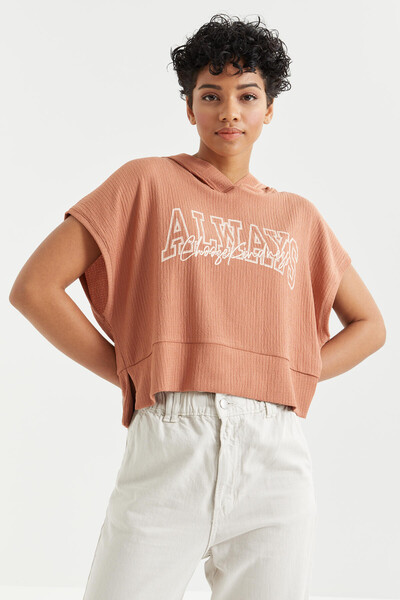 Tommylife Toptan Tarçın Yazı Baskılı Kapüşonlu Oversize Bürümcük Kumaş Kadın Crop Top T-Shirt - 97229 - Thumbnail