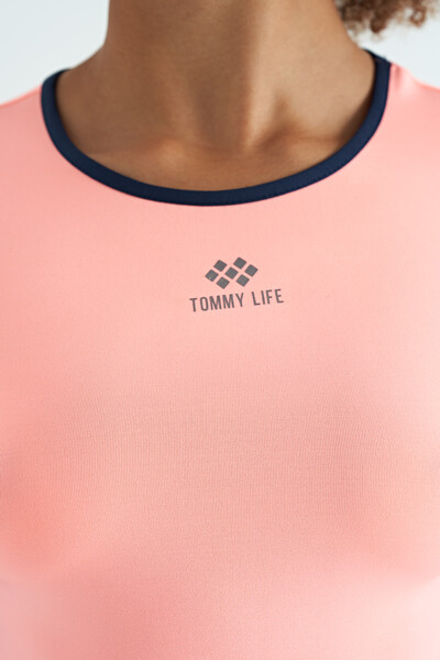 Tommylife Toptan Yavruagzı Bel Bağlama Detaylı O Yaka Standart Kalıp Dalgıç Kumaş Kadın Crop T-Shirt - 97266 - Thumbnail