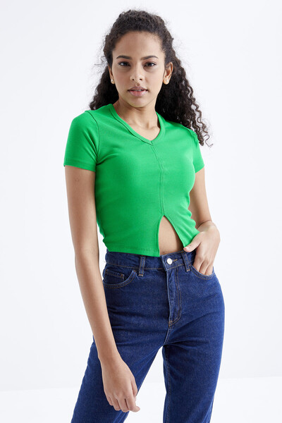 Tommylife Toptan Yeşil Basic Önü Yırtmaçlı V Yaka Kadın Crop Top T-Shirt - 97206 - Thumbnail