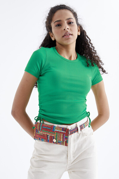 Tommylife Toptan Yeşil Basic Yanı Büzgülü O Yaka Kadın Crop Top T-Shirt - 97203 - Thumbnail
