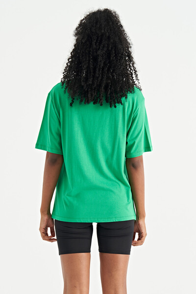 Tommylife Toptan Yeşil Baskı Detaylı Oversize O Yaka Basic Kadın T-Shirt - 02181 - Thumbnail