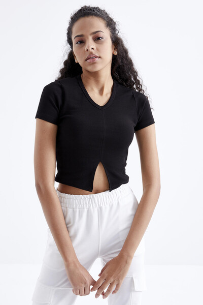 Tommylife Wholesale Black Basic Slit V Collar Women's Crop Top T-Shirt - 97206 - Thumbnail